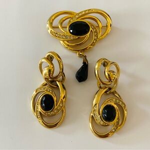 Vintage Jewelry Sets Gold Tone And Black Heart Shape Earrings and Brooch.